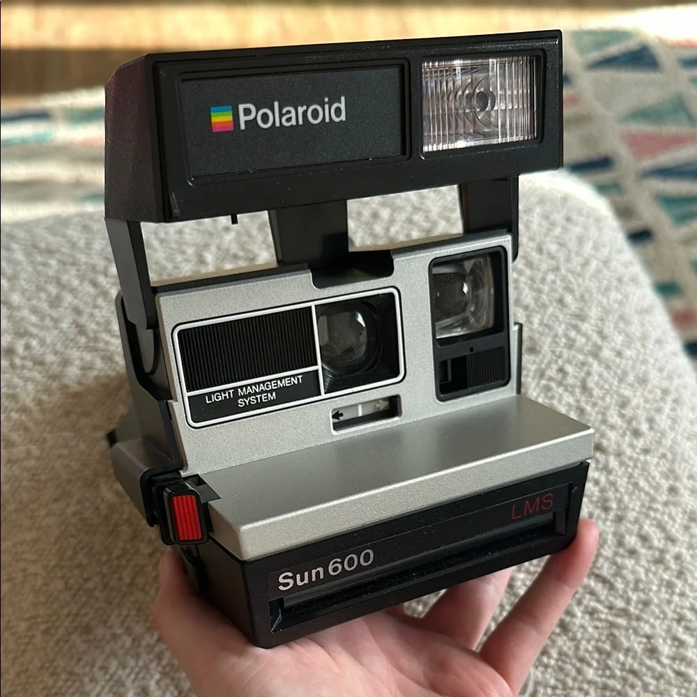 Polaroid Sun 600 Instant Camera - Black and Silver - Picture 1 of 4